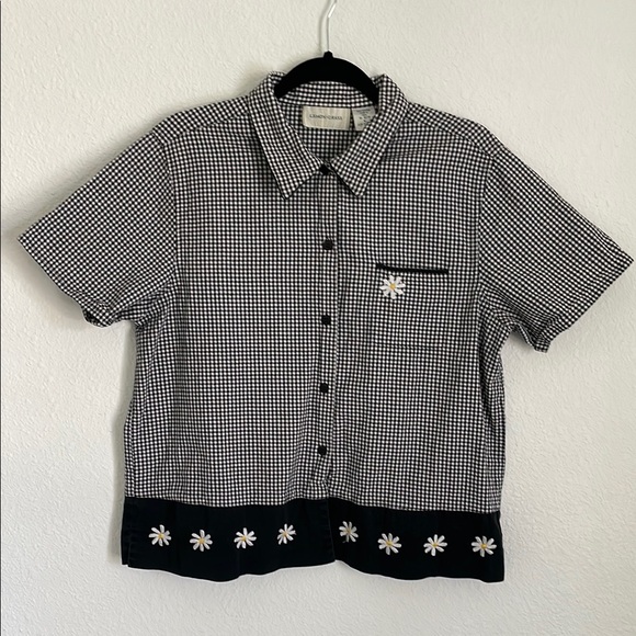 Lemon Grass Tops - Vintage Black and White Checkered Button Down Shirt with Floral Hem
